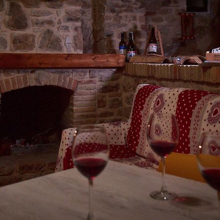 לינה וארוחת בוקר Pietra Montecorvino Il Cortiletto Del Borgo מראה חיצוני תמונה