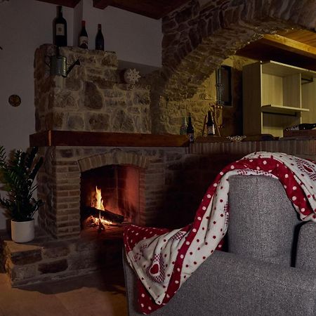 לינה וארוחת בוקר Pietra Montecorvino Il Cortiletto Del Borgo מראה חיצוני תמונה