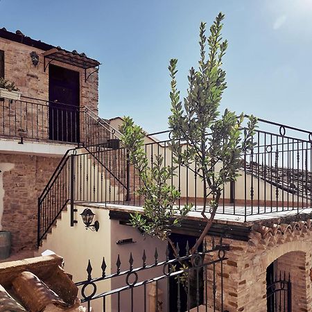 לינה וארוחת בוקר Pietra Montecorvino Il Cortiletto Del Borgo מראה חיצוני תמונה