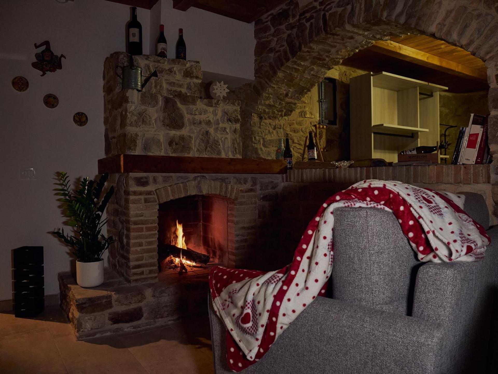 לינה וארוחת בוקר Pietra Montecorvino Il Cortiletto Del Borgo מראה חיצוני תמונה