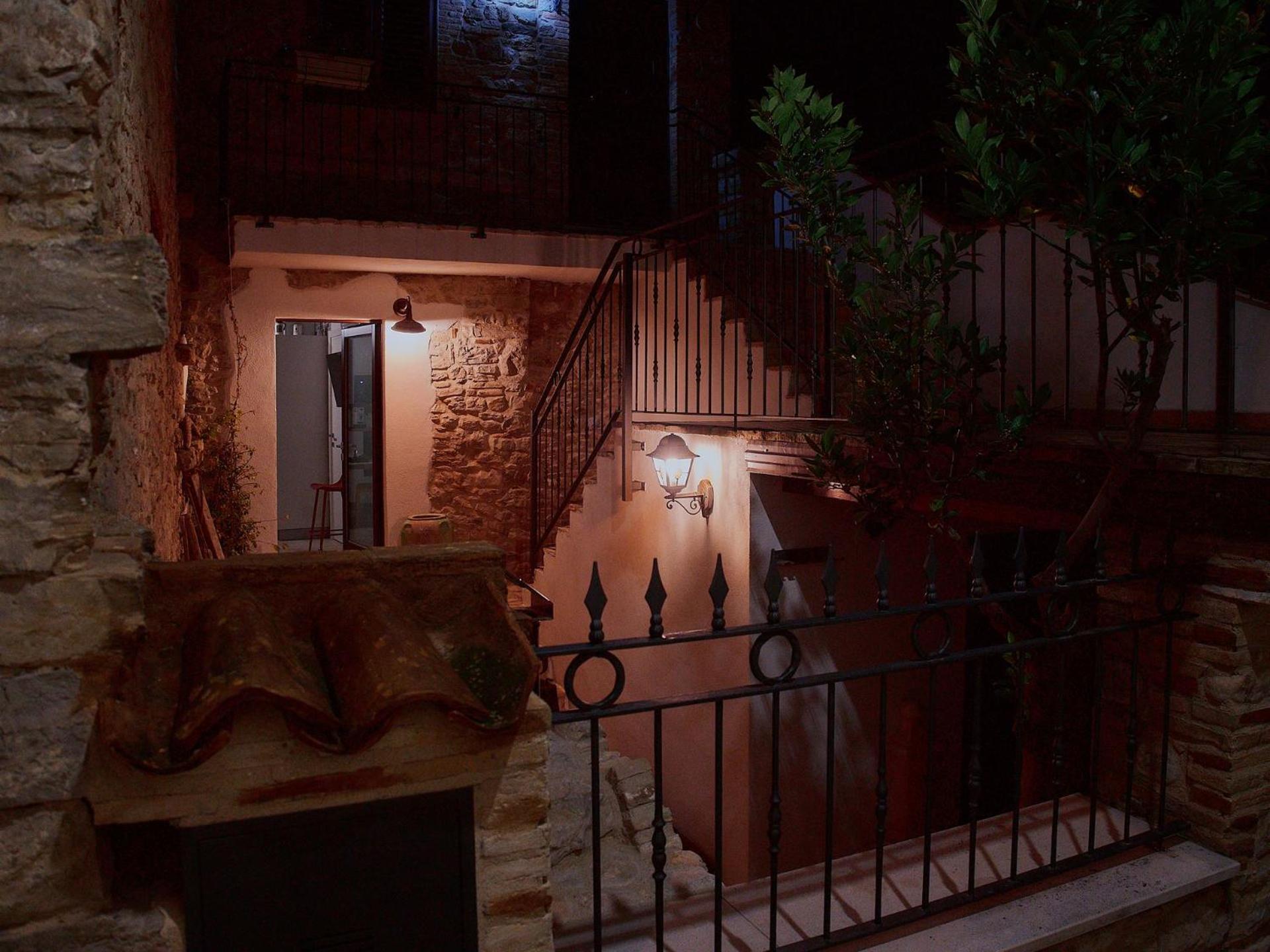 לינה וארוחת בוקר Pietra Montecorvino Il Cortiletto Del Borgo מראה חיצוני תמונה